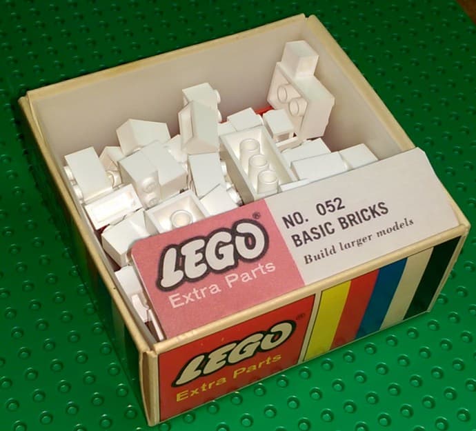 Assorted Basic Bricks - White LEGO set (#052-1)