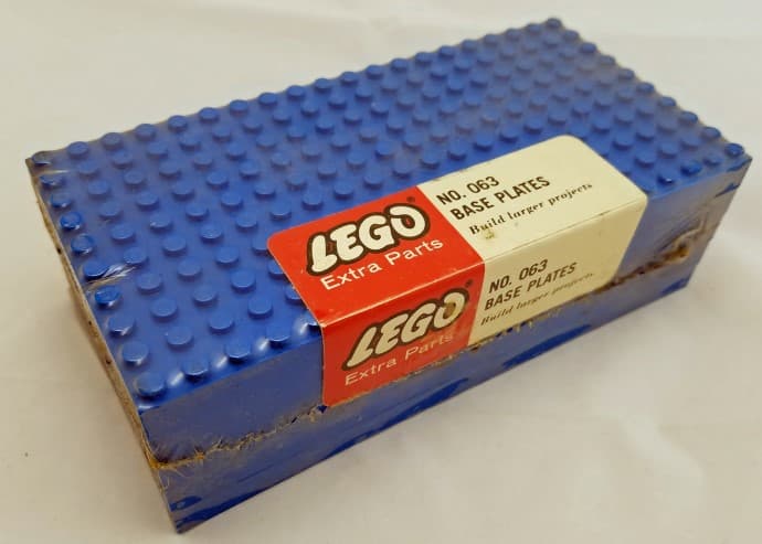 Five Large Base Plates - Blue LEGO set (#063-1)