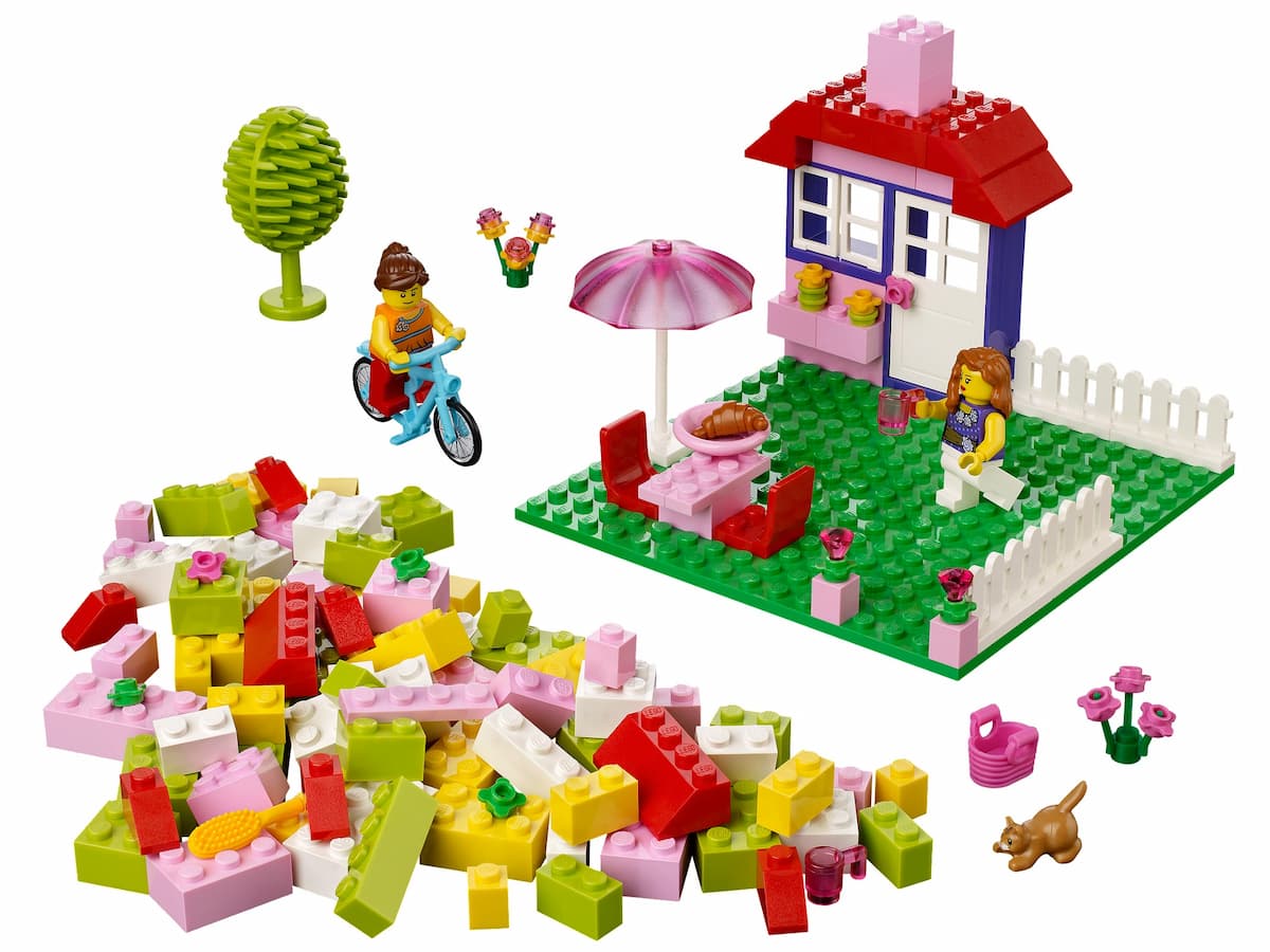 Pink Suitcase LEGO set (#10660-1)