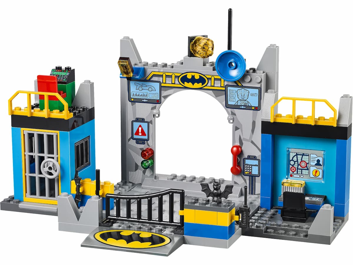 Batman: Defend the Batcave LEGO set (#10672-1)