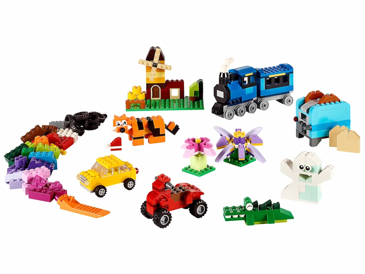 Medium Creative Brick Box LEGO set (#10696-1)