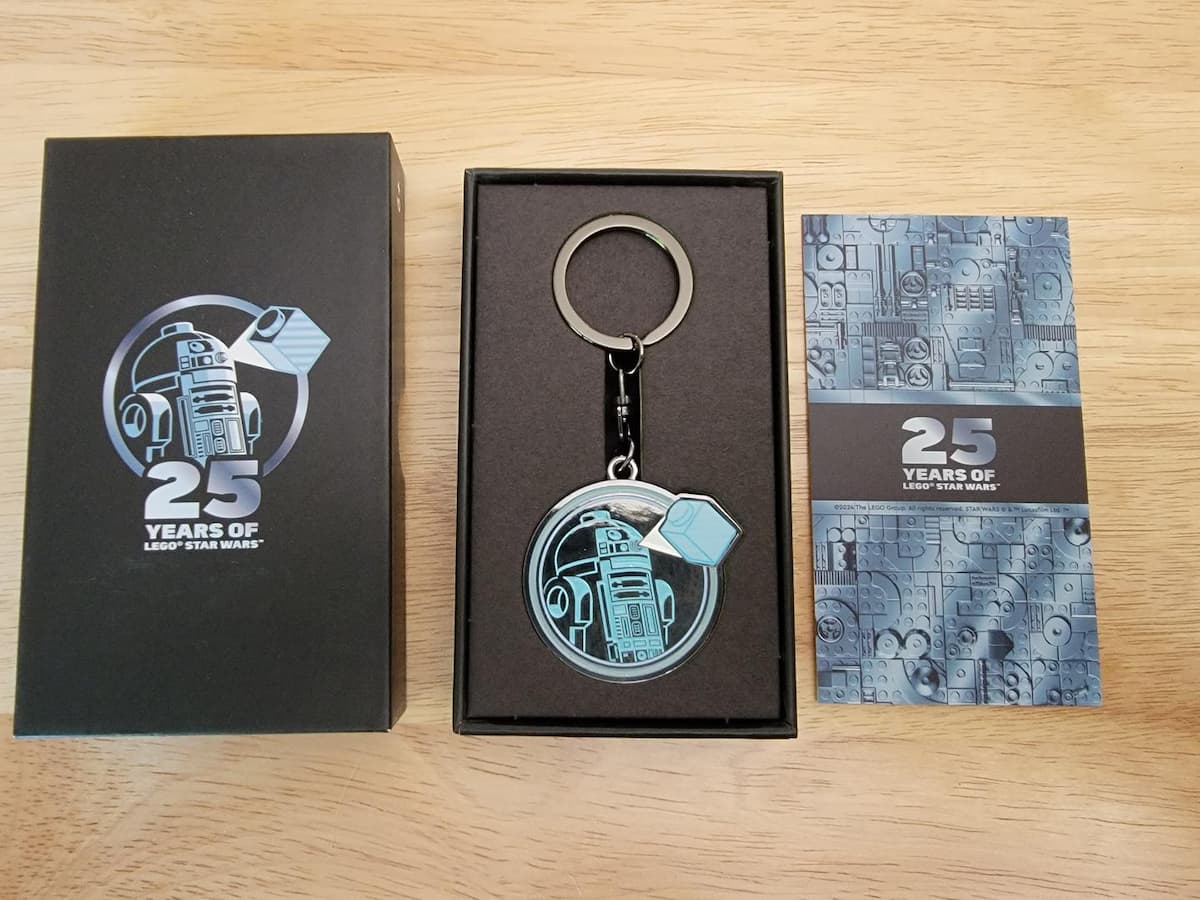 25 Years of LEGO Star Wars (R2-D2 Logo) Key Chain (Metal) LEGO Key Chain set (#107544-1, 2024)