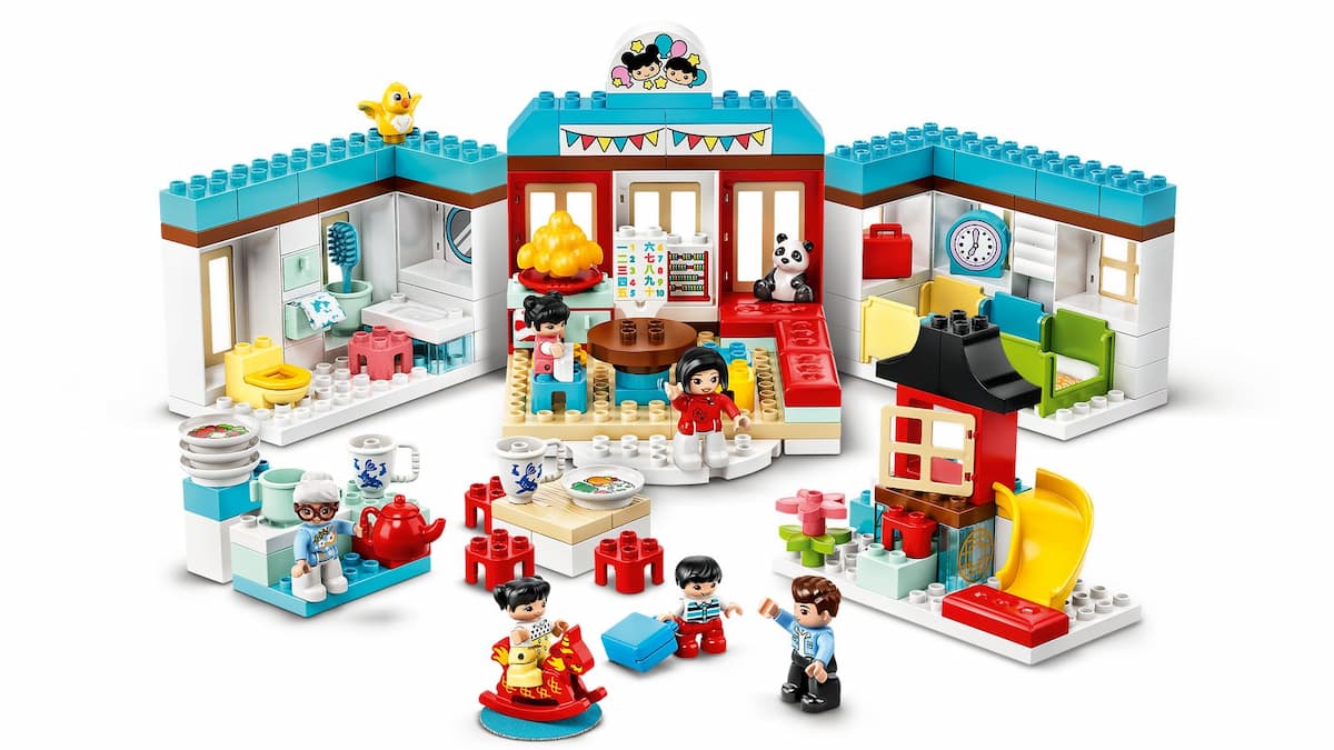 Happy Childhood Moments LEGO set (#10943-1)