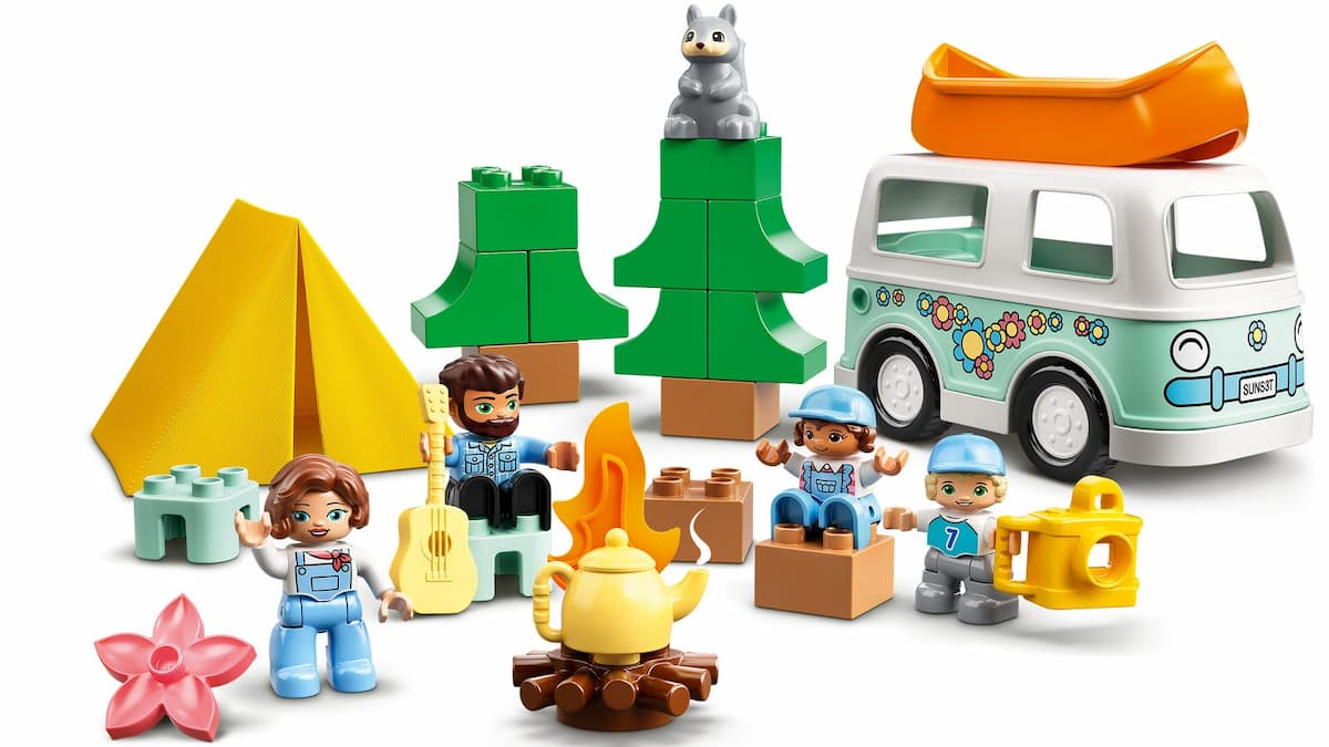 Family Camping Van Adventure LEGO set (#10946-1)