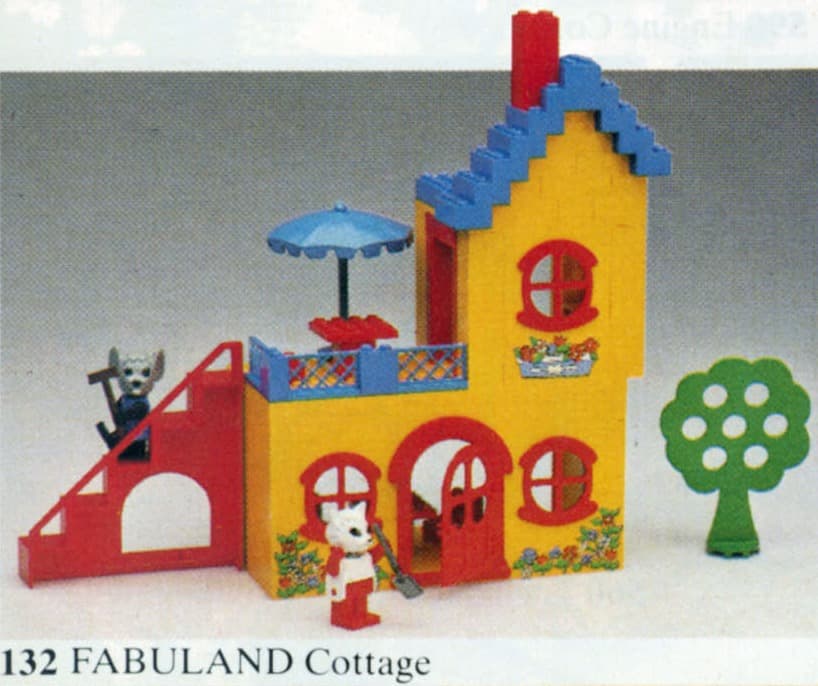 Cottage LEGO set (#132-1)