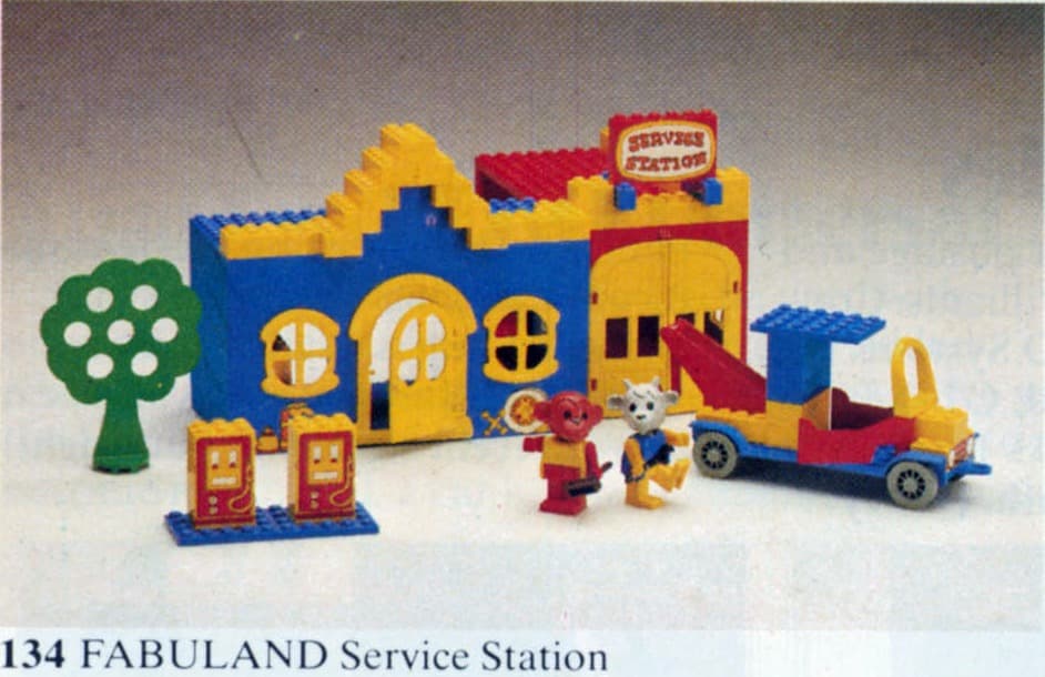 Service Station LEGO set (#134-2)