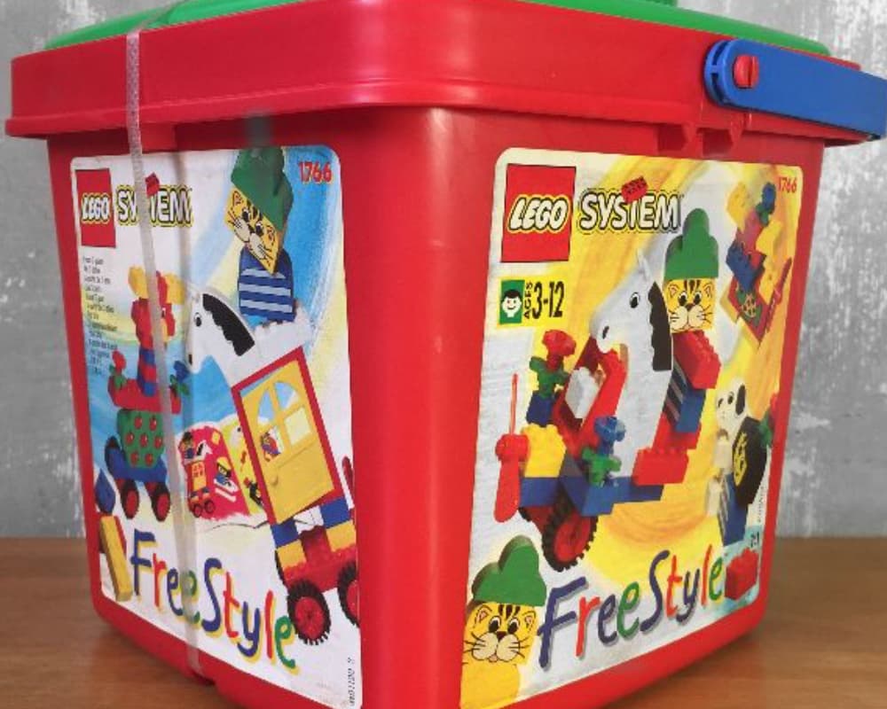 Small Freestyle Bucket LEGO set (#1766-1)
