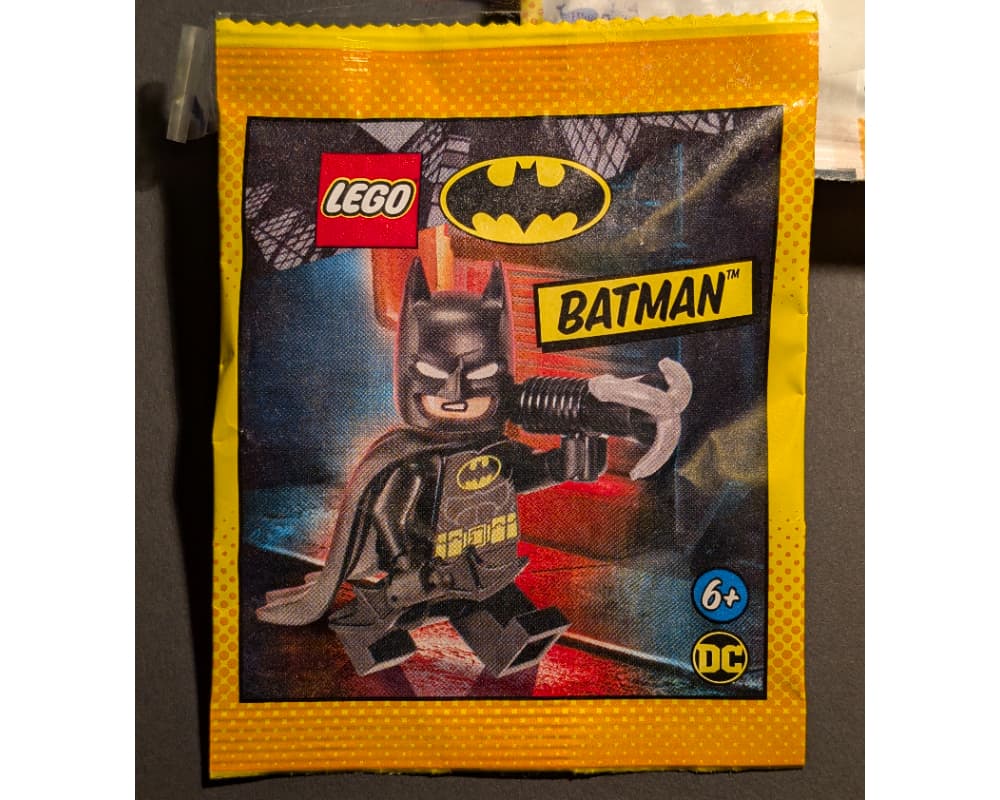 Batman with Grappling Hook and Batarang LEGO set (#212406-1)