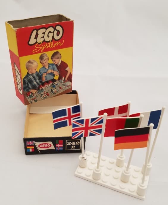6 International Flags -2- LEGO set (#242.2-1)