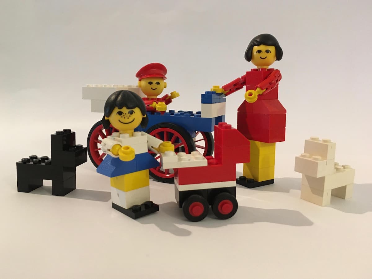 Family LEGO set (#254-1)