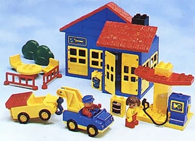 Service Station LEGO set (#2657-1)