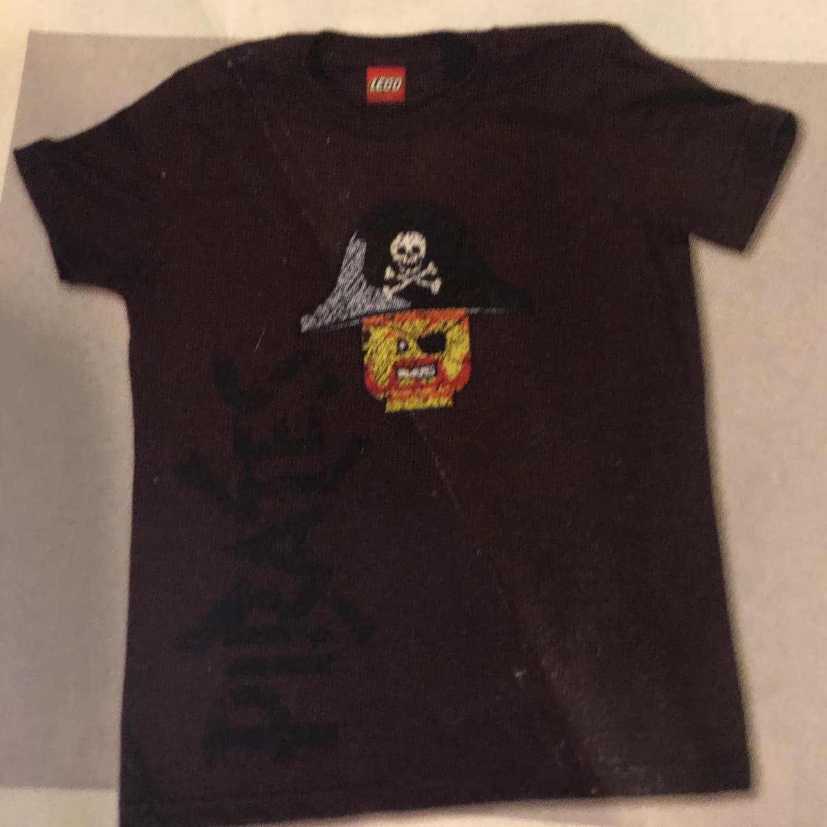 Pirates T-shirt LEGO Gear set (#2851146-1, 2009)