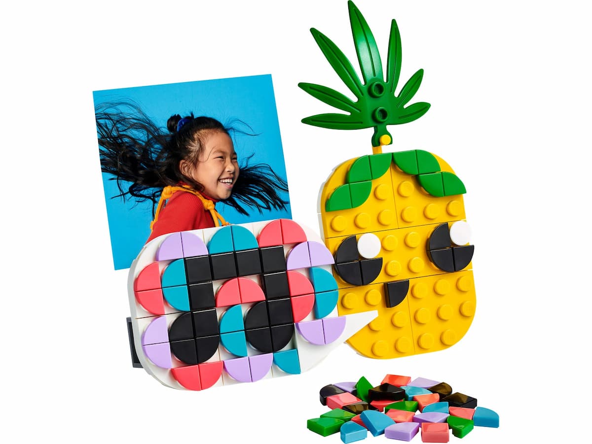 Pineapple Photo Holder and Mini Board LEGO set (#30560-1)
