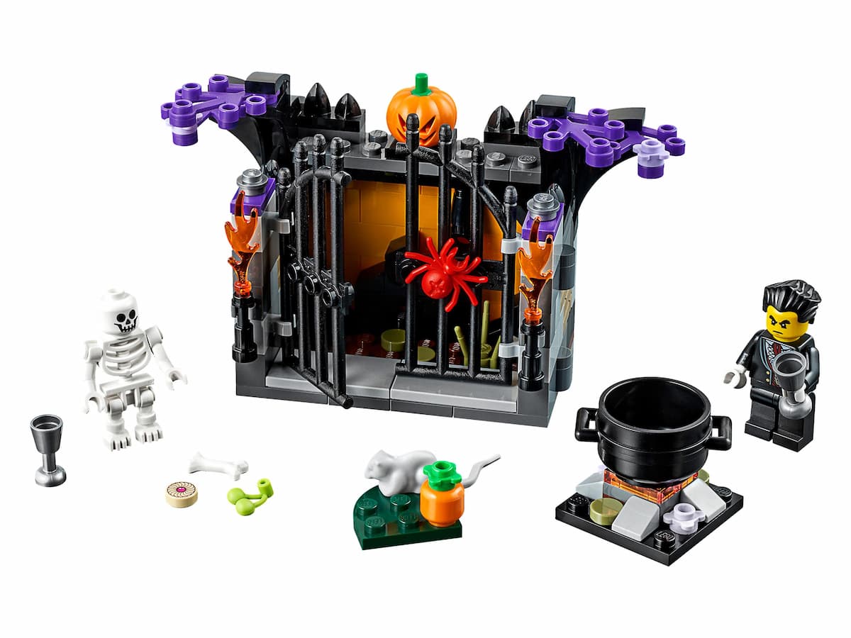 Halloween Haunt LEGO set (#40260-1)