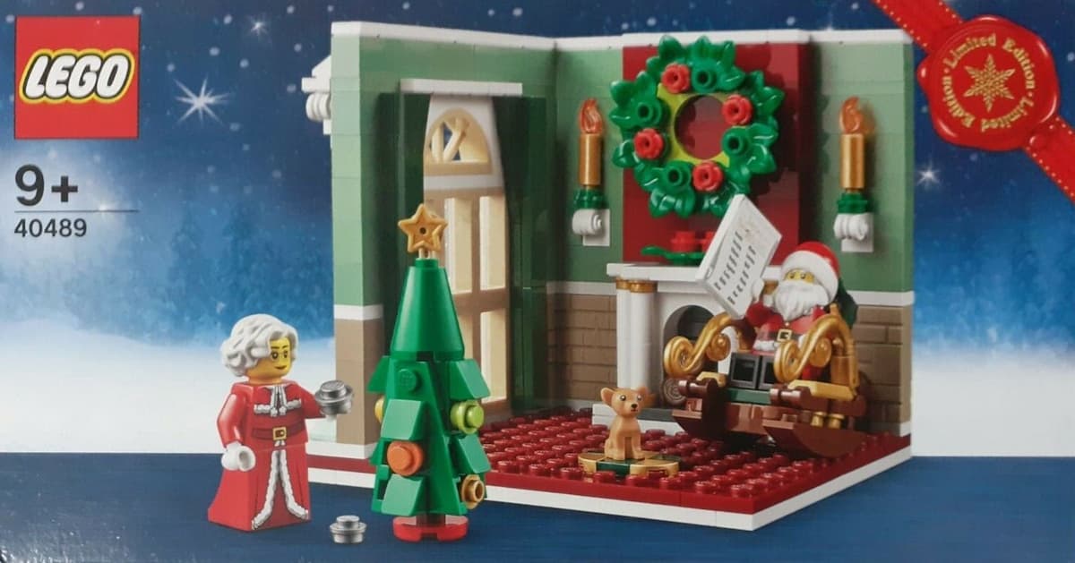 Mr. and Mrs. Claus' Living Room LEGO set (#40489-1)
