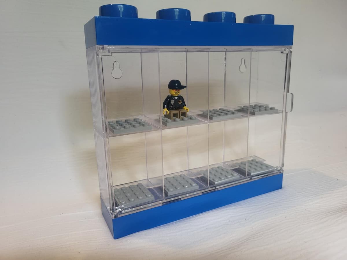 Minifigure Display Case 8 (Blue) LEGO set (#40650005-2)