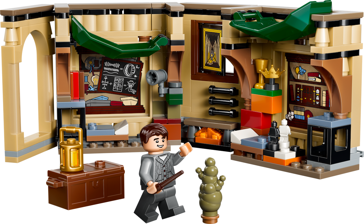 Hogwarts Castle: Room of Requirement LEGO set (#40770-1)