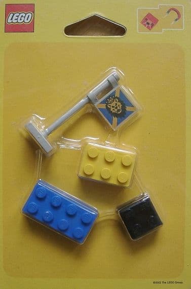 Lion Knights Flag Pole Magnet Set LEGO set (#4202681-1)
