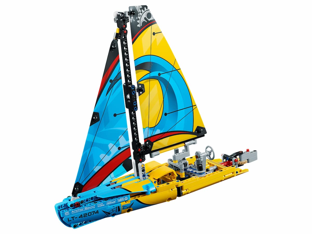 Racing Yacht LEGO set (#42074-1, 2018)