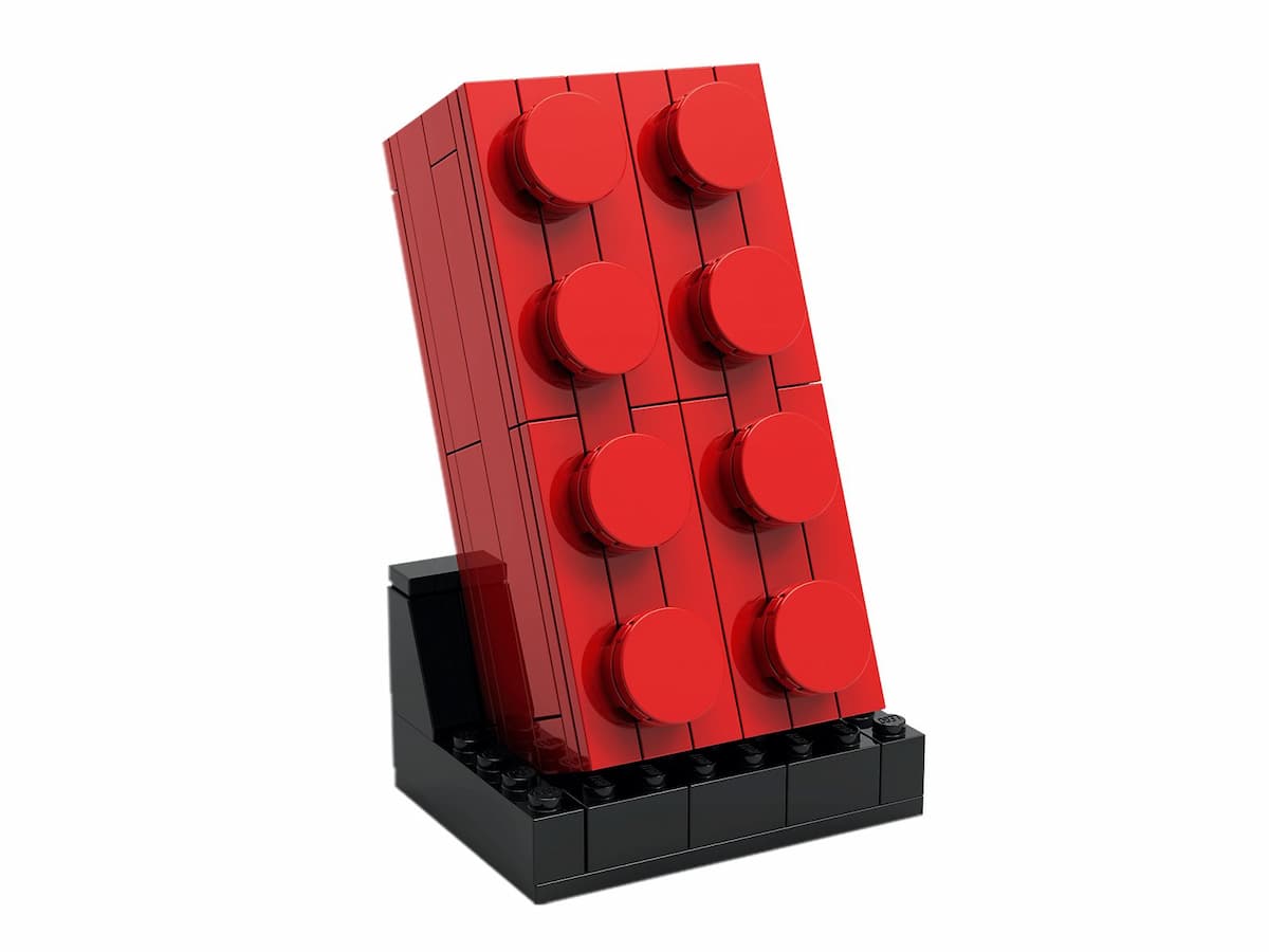 Buildable 2x4 Red Brick LEGO set (#5006085-1)