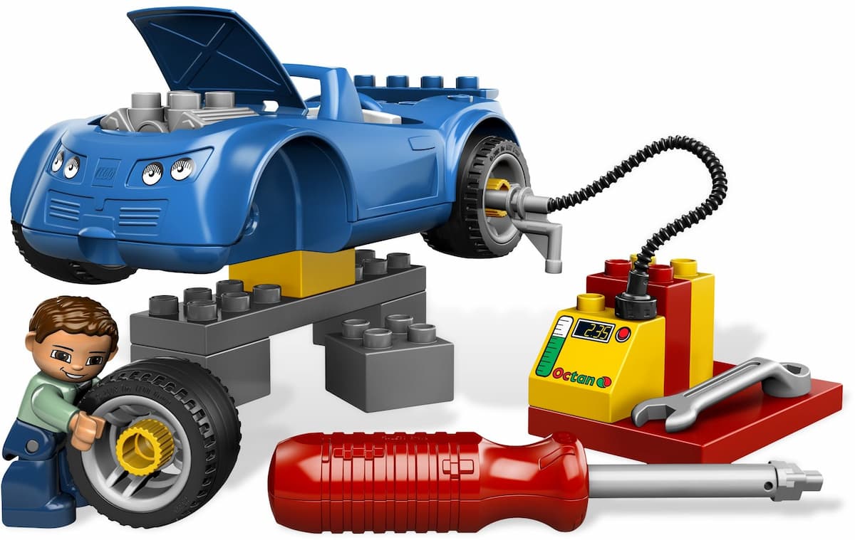 Petrol Station (Gas Station) LEGO set (#5640-1)