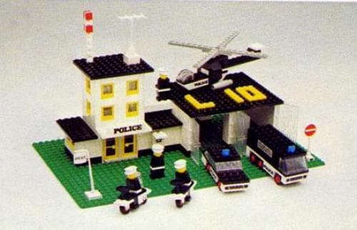 Police Headquarters LEGO set (#585-1)