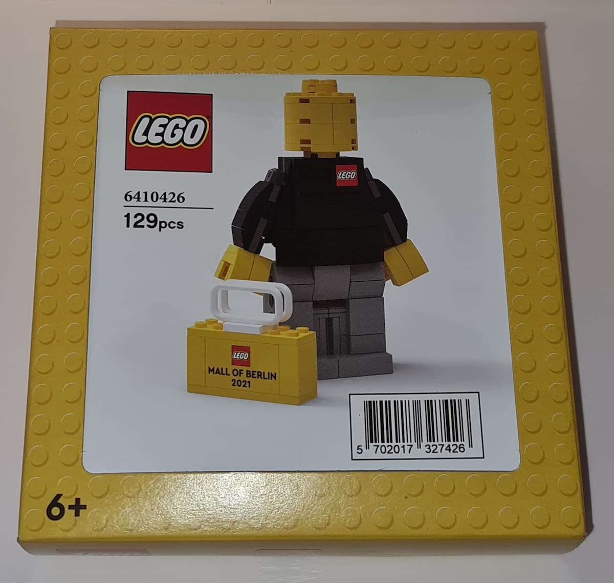 Mall of Berlin Brand Store Opening Associate Figure LEGO set (#6410426-1)