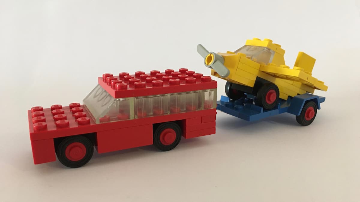 Car with Plane Transporter LEGO set (#660-1)