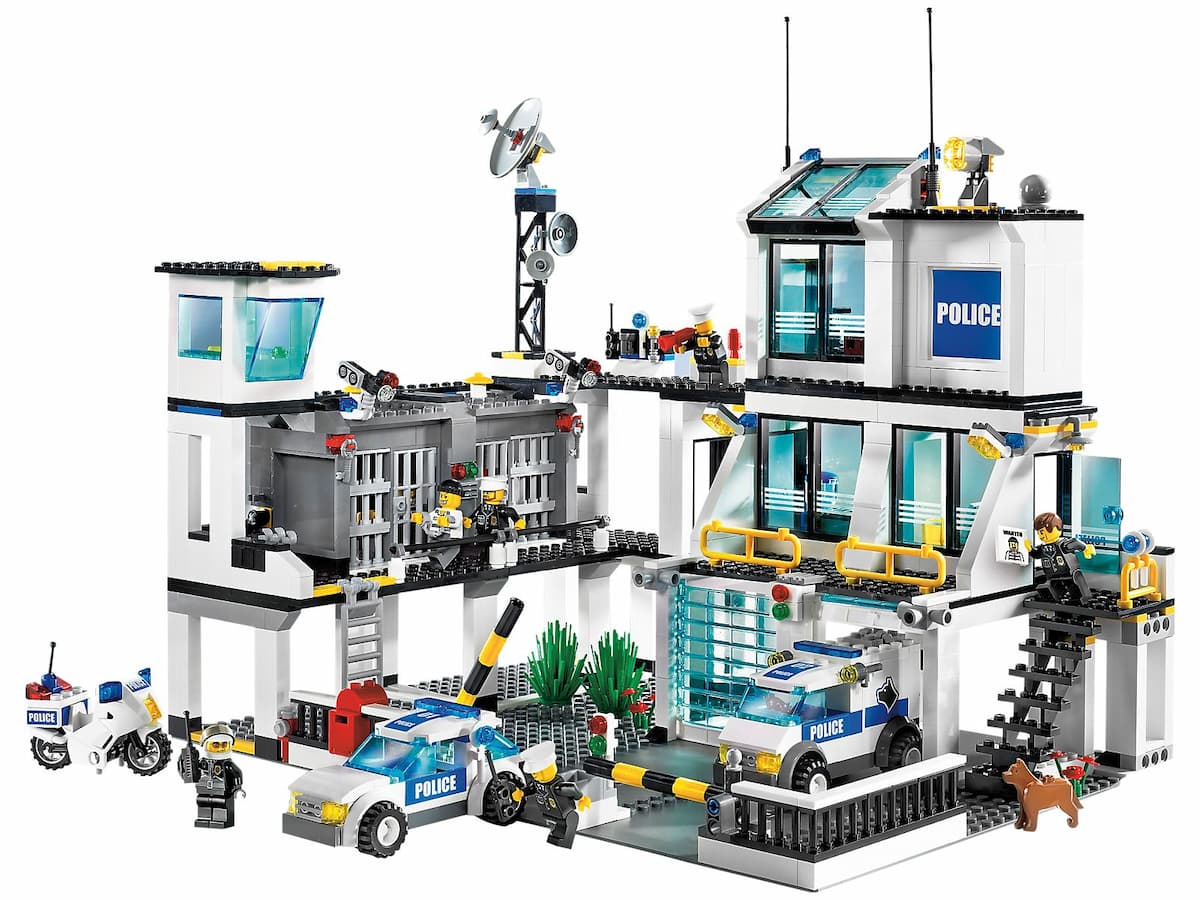 Police Headquarters LEGO set (#7744-1)