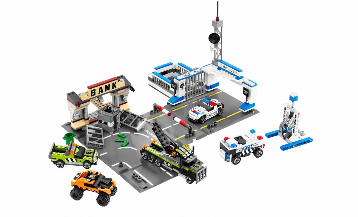 Brick Street Getaway LEGO set (#8211-1)