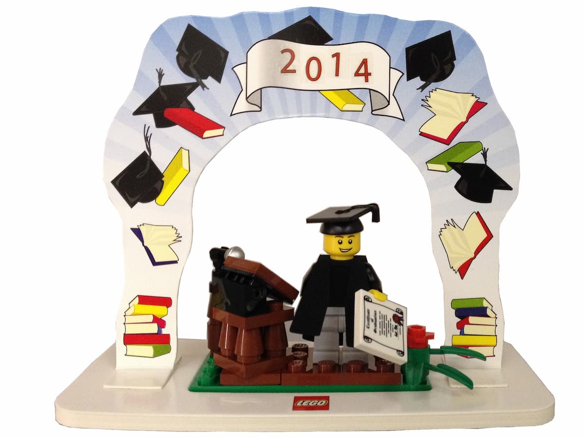 Classic Minifigure Graduation Set LEGO set (#850935-1)