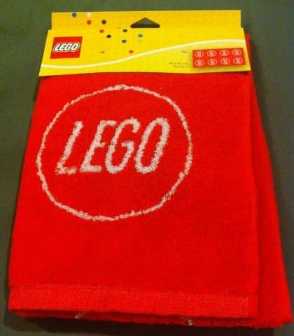 Towel (Red) LEGO set (#853210-1)