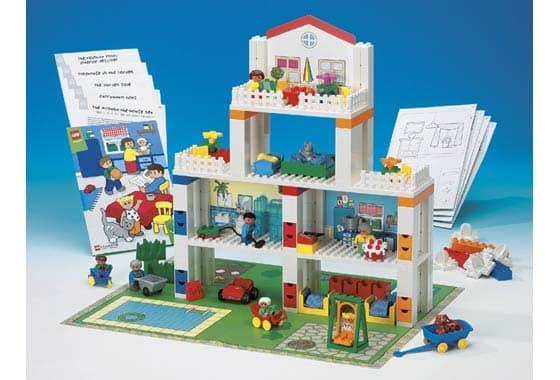 Around-The-House Set LEGO set (#9130-1, 2002)