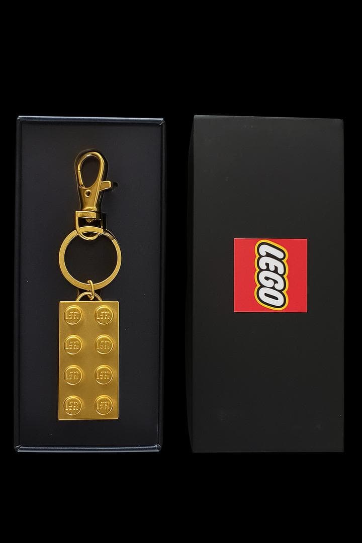 2 x 4 Plate - Chrome Gold Key Chain in Presentation Box LEGO Key Chain set (#97933-1, 2021)