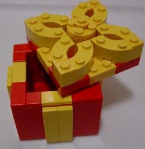 Holiday Gift Box (Red Box, Yellow Trim With Removable Top) (Legoland California) LEGO set (#LLCA07-1)