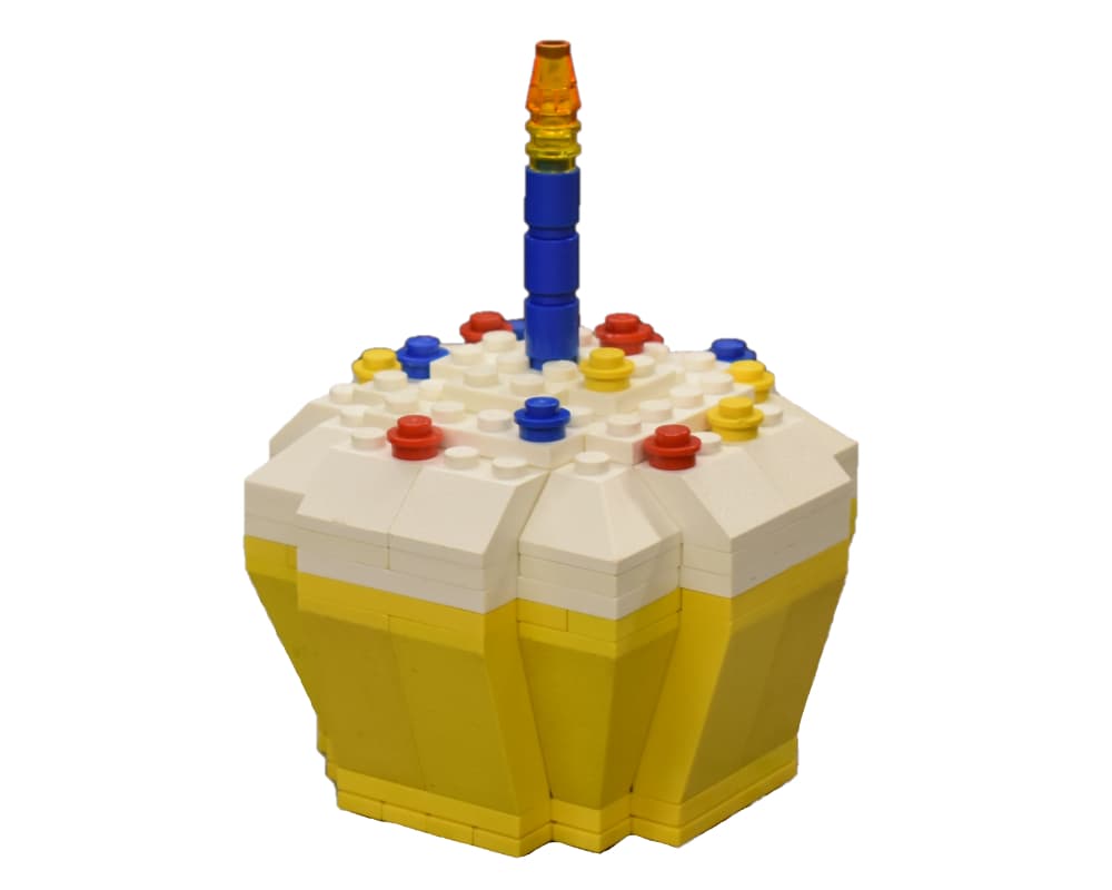 Legoland California 10th Birthday Cupcake Box (LLCA Ambassador Pass Exclusive) LEGO set (#LLCA51-1)