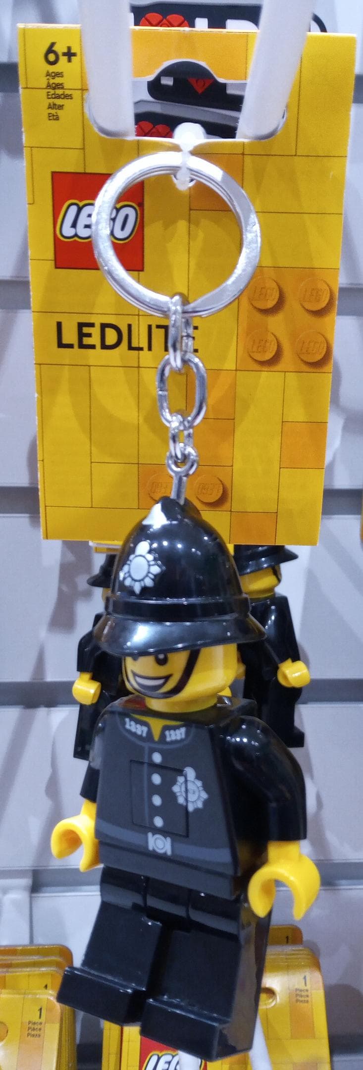 UK Policeman Key Light LEGO Key Chain set (#5007259-1, 2022)