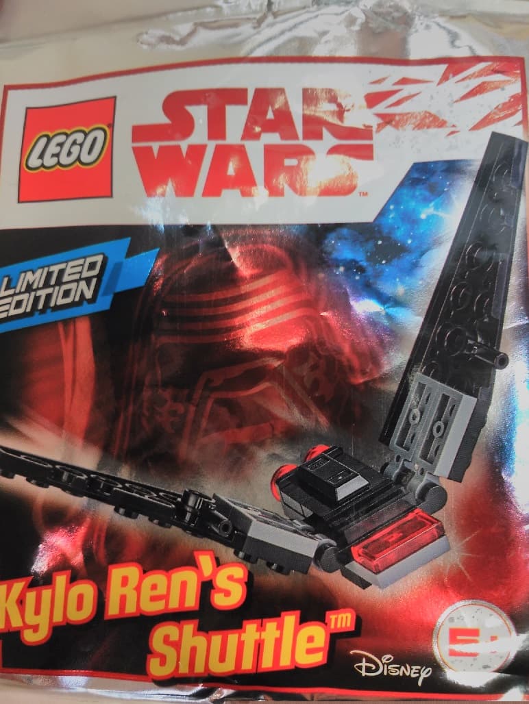 Kylo Ren's Shuttle LEGO Star Wars set (#911831-1, 2018)